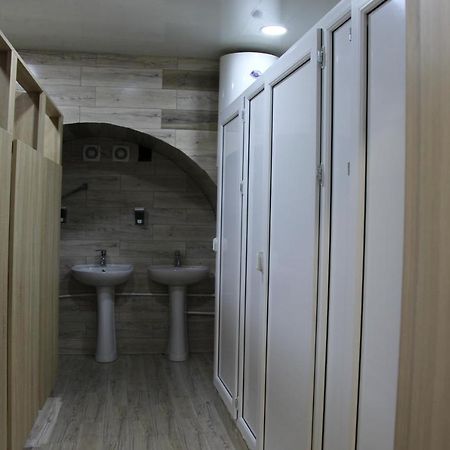 Blossom Hostel Updated ! Обновлено !!! City Center! Perfect Order!!! Snow-White Bed Linen!!! Идеальный Порядок!!! Белоснежное Постельное Белье!!! Центр Города !!! Tbilisi Bagian luar foto