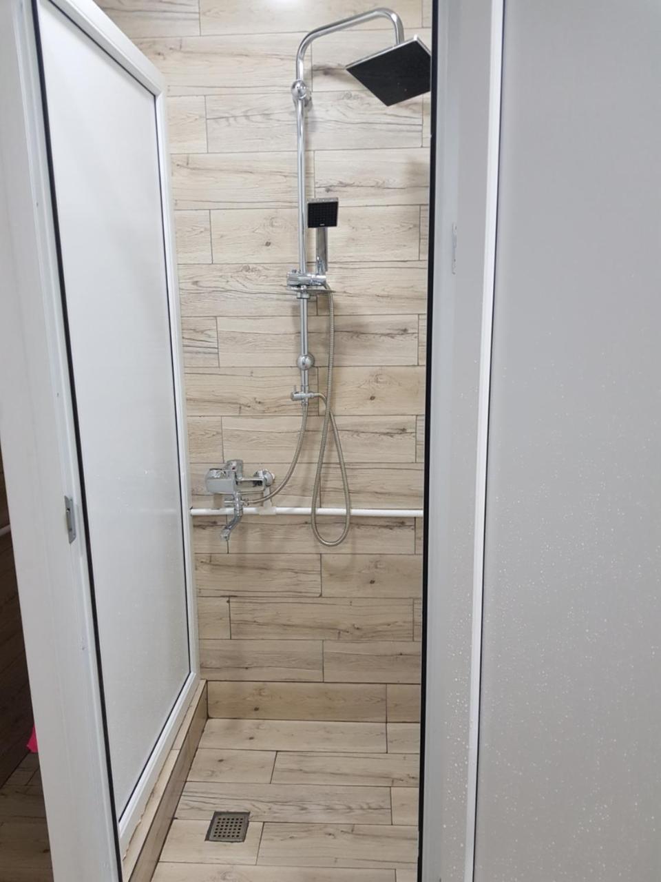 Blossom Hostel Updated ! Обновлено !!! City Center! Perfect Order!!! Snow-White Bed Linen!!! Идеальный Порядок!!! Белоснежное Постельное Белье!!! Центр Города !!! Tbilisi Bagian luar foto