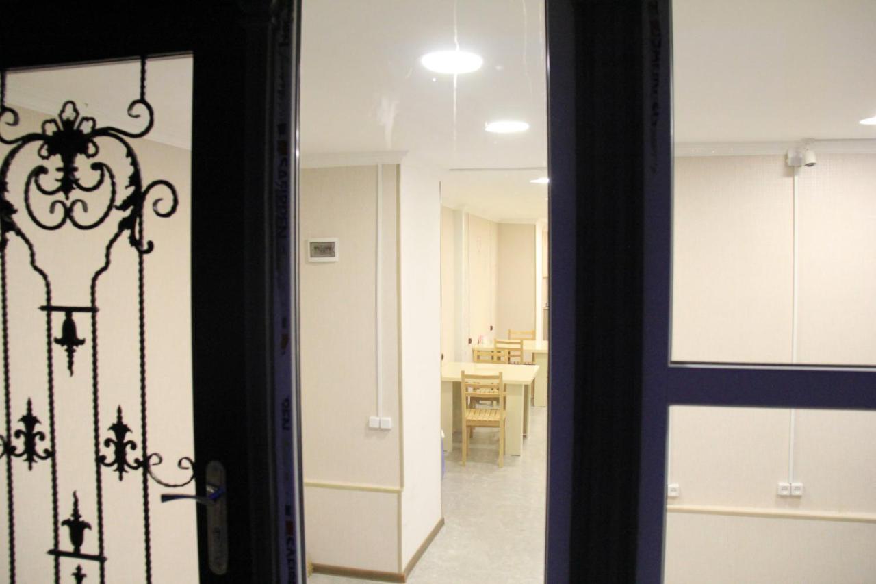 Blossom Hostel Updated ! Обновлено !!! City Center! Perfect Order!!! Snow-White Bed Linen!!! Идеальный Порядок!!! Белоснежное Постельное Белье!!! Центр Города !!! Tbilisi Bagian luar foto