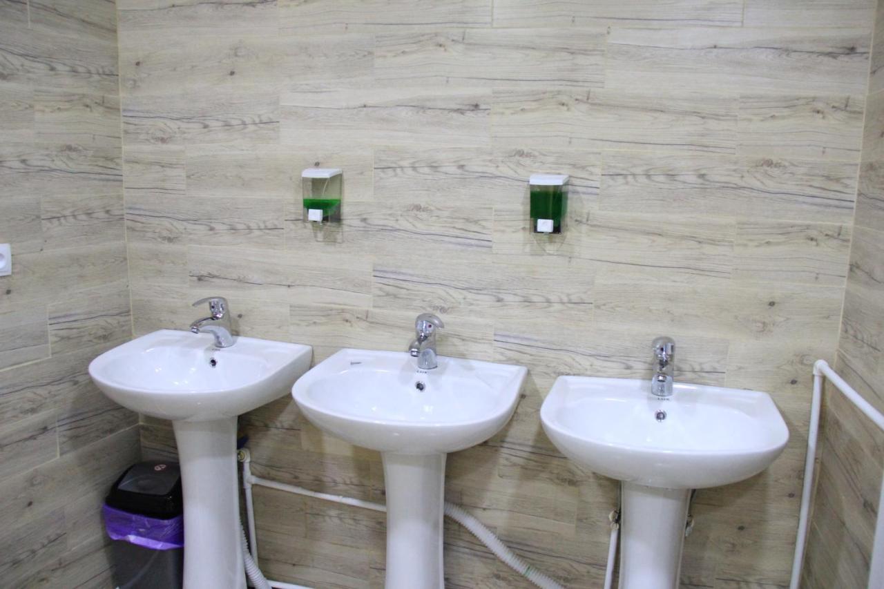 Blossom Hostel Updated ! Обновлено !!! City Center! Perfect Order!!! Snow-White Bed Linen!!! Идеальный Порядок!!! Белоснежное Постельное Белье!!! Центр Города !!! Tbilisi Bagian luar foto