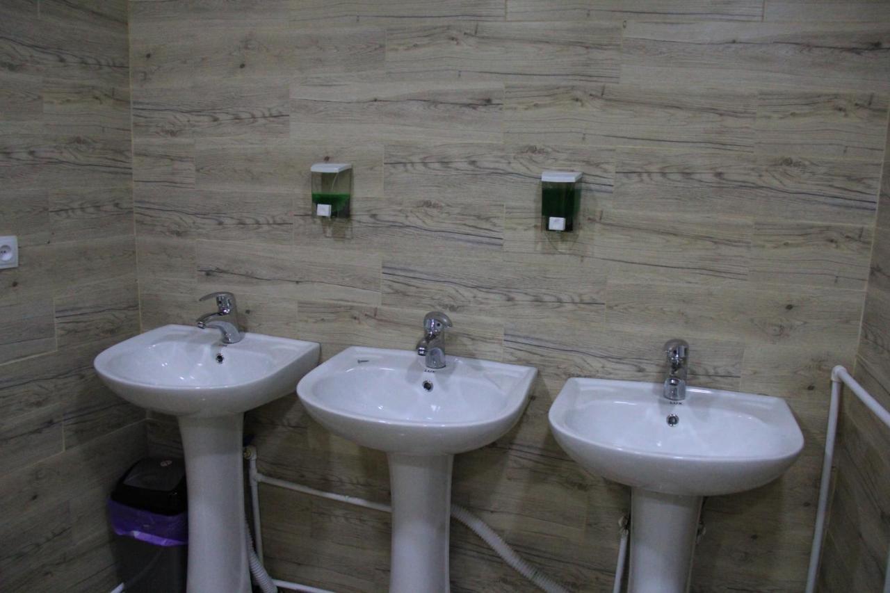 Blossom Hostel Updated ! Обновлено !!! City Center! Perfect Order!!! Snow-White Bed Linen!!! Идеальный Порядок!!! Белоснежное Постельное Белье!!! Центр Города !!! Tbilisi Bagian luar foto