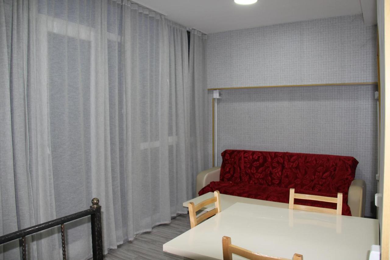 Blossom Hostel Updated ! Обновлено !!! City Center! Perfect Order!!! Snow-White Bed Linen!!! Идеальный Порядок!!! Белоснежное Постельное Белье!!! Центр Города !!! Tbilisi Bagian luar foto
