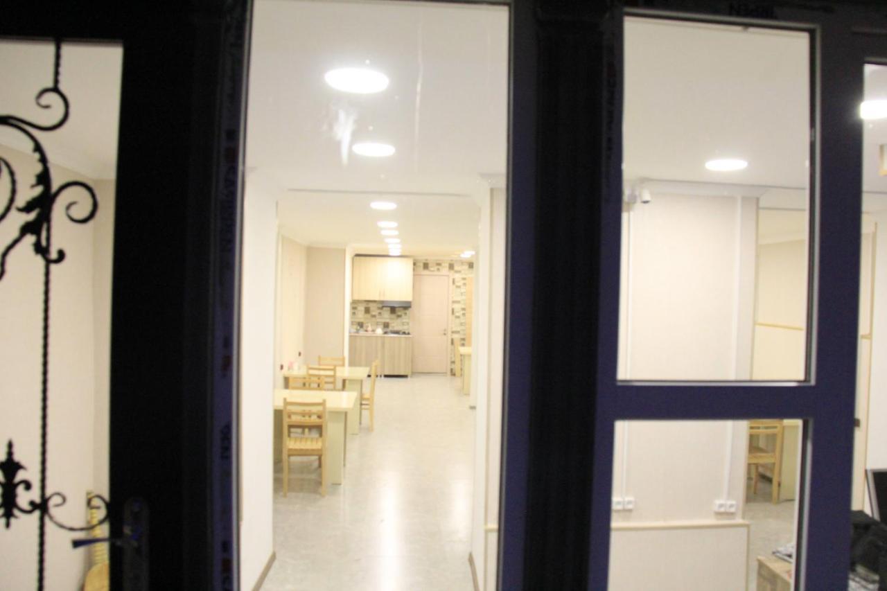 Blossom Hostel Updated ! Обновлено !!! City Center! Perfect Order!!! Snow-White Bed Linen!!! Идеальный Порядок!!! Белоснежное Постельное Белье!!! Центр Города !!! Tbilisi Bagian luar foto