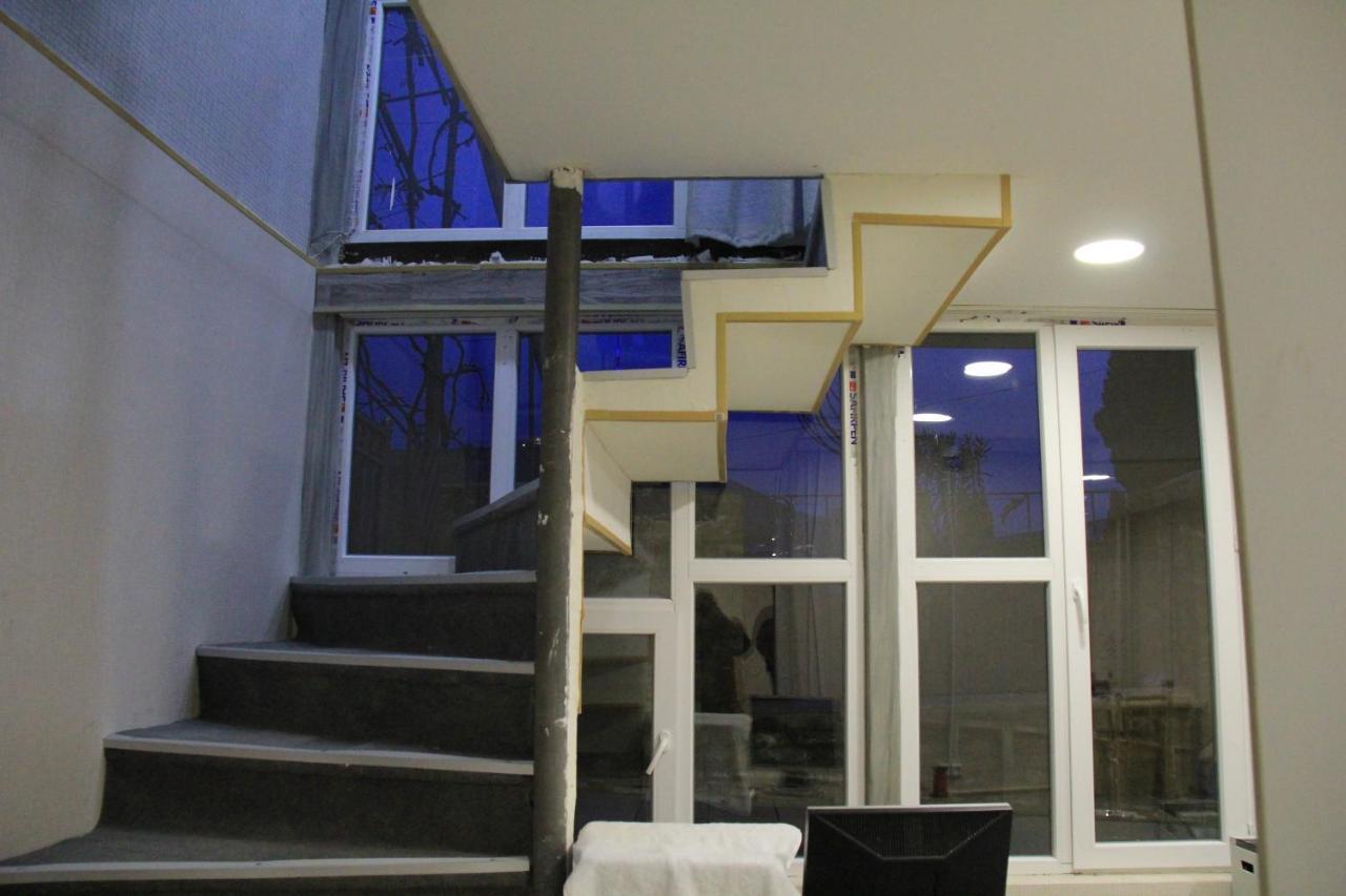 Blossom Hostel Updated ! Обновлено !!! City Center! Perfect Order!!! Snow-White Bed Linen!!! Идеальный Порядок!!! Белоснежное Постельное Белье!!! Центр Города !!! Tbilisi Bagian luar foto