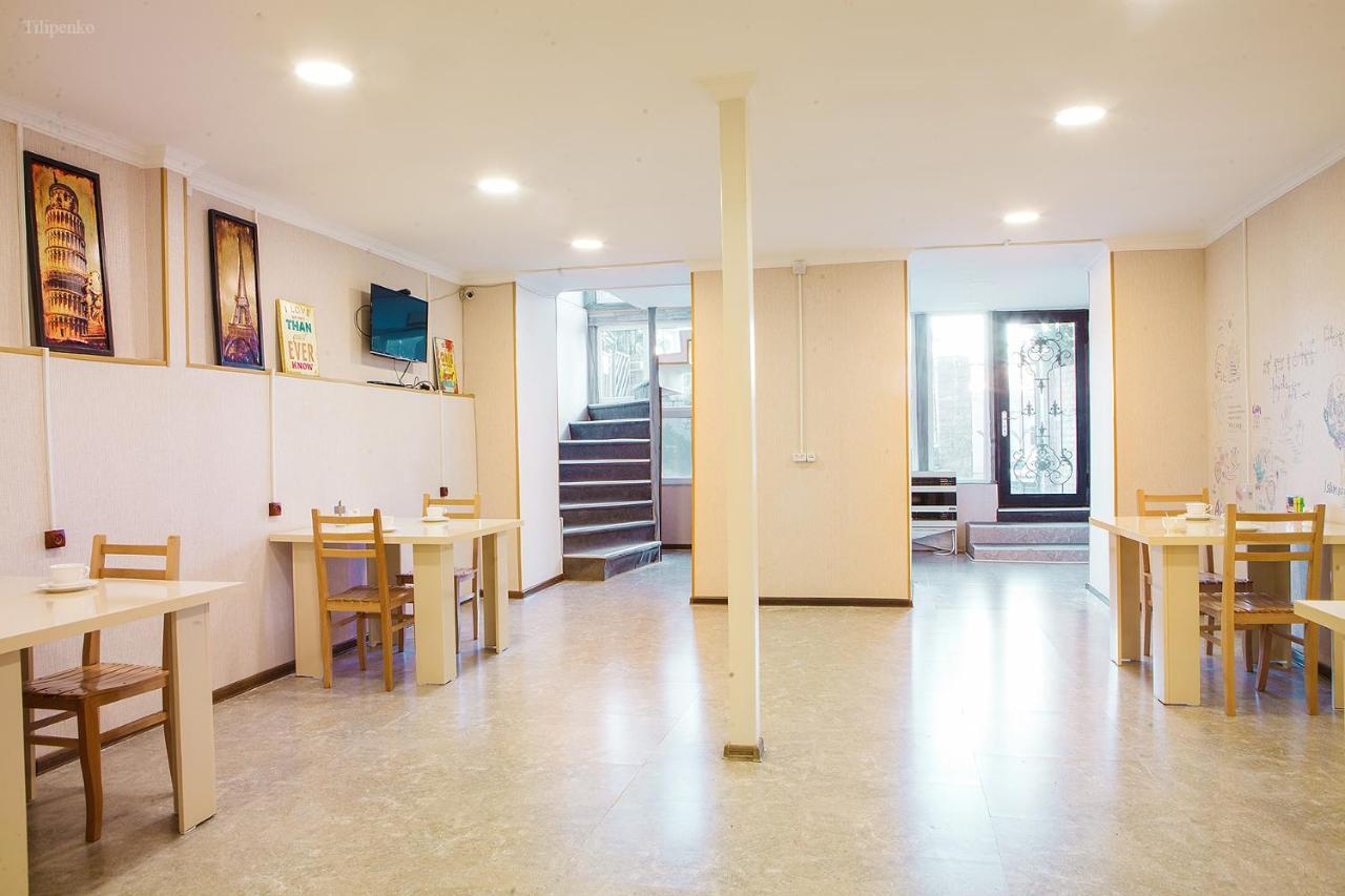 Blossom Hostel Updated ! Обновлено !!! City Center! Perfect Order!!! Snow-White Bed Linen!!! Идеальный Порядок!!! Белоснежное Постельное Белье!!! Центр Города !!! Tbilisi Bagian luar foto