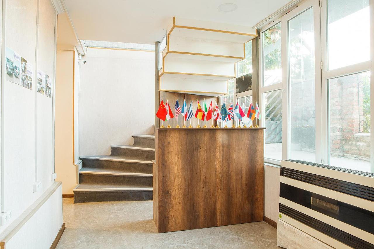 Blossom Hostel Updated ! Обновлено !!! City Center! Perfect Order!!! Snow-White Bed Linen!!! Идеальный Порядок!!! Белоснежное Постельное Белье!!! Центр Города !!! Tbilisi Bagian luar foto