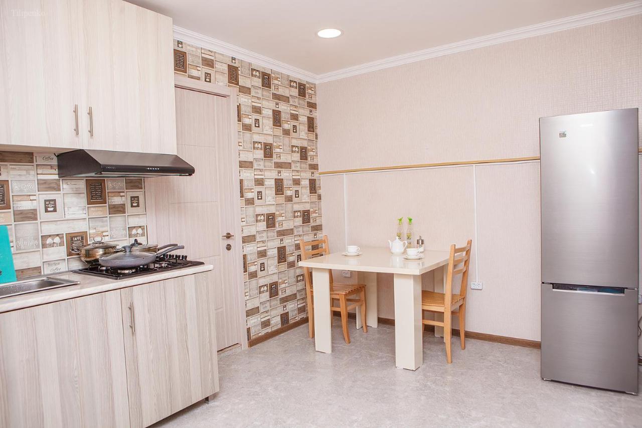 Blossom Hostel Updated ! Обновлено !!! City Center! Perfect Order!!! Snow-White Bed Linen!!! Идеальный Порядок!!! Белоснежное Постельное Белье!!! Центр Города !!! Tbilisi Bagian luar foto