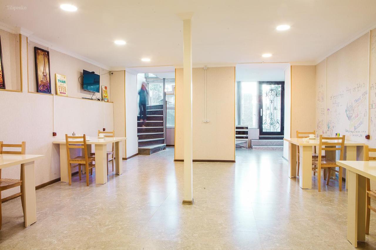 Blossom Hostel Updated ! Обновлено !!! City Center! Perfect Order!!! Snow-White Bed Linen!!! Идеальный Порядок!!! Белоснежное Постельное Белье!!! Центр Города !!! Tbilisi Bagian luar foto