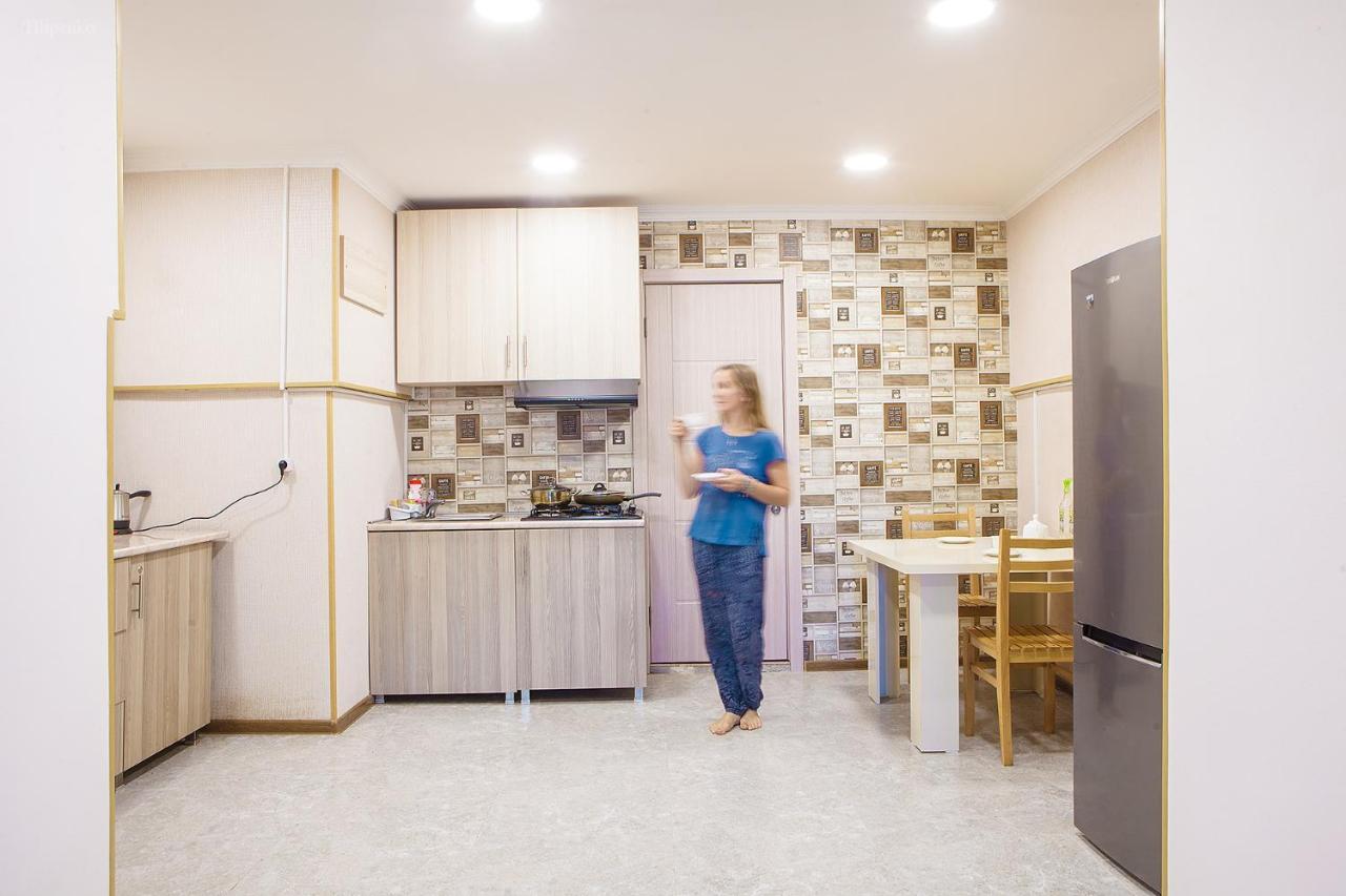 Blossom Hostel Updated ! Обновлено !!! City Center! Perfect Order!!! Snow-White Bed Linen!!! Идеальный Порядок!!! Белоснежное Постельное Белье!!! Центр Города !!! Tbilisi Bagian luar foto